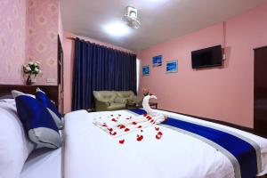 En eller flere senge i et værelse på Hotel Nine Blue Boutique