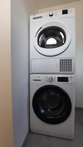 a washing machine and a dryer in a room at Chambre d'hôte, la b&w in Liège