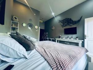 En eller flere senge i et værelse på Gladstudio BrandNew