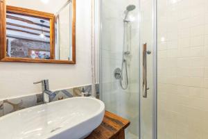 Et badeværelse på Le Fanciulle - Alexandra + 13 billeder