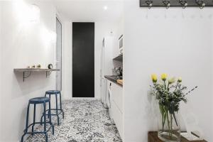Kuchyňa alebo kuchynka v ubytovaní Apartment in downtown Barcelona - Vintage