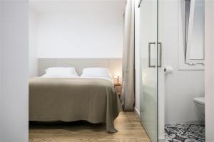 Posteľ alebo postele v izbe v ubytovaní Apartment in downtown Barcelona - Vintage