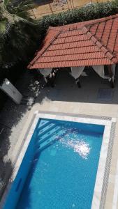 Bazén v ubytování Villa Aydın 2 nebo v jeho okolí
