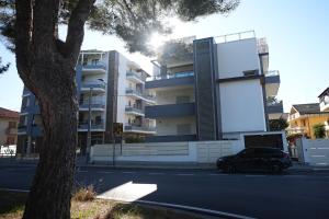a black car parked in front of a building at B&B Alèsia in Montesilvano
