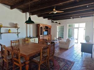 Χώρος καθιστικού στο The Artisan Shed Stay