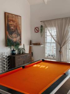 Meja biliard di The White House at Mngazana +65 gambar