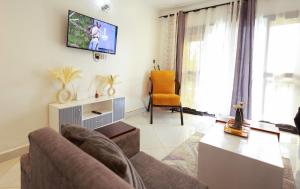 TV a/nebo společenská místnost v ubytování Spacious stand alone home