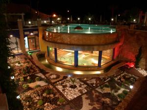 Bazén v ubytování Hotel La Laguna Spa & Golf nebo v jeho okolí