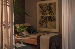 เตียงในห้องที่ Anantara The Marker Dublin- A Leading Hotel of the World