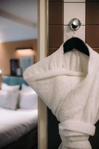 Letto o letti in una camera di Hotel Eiffel Blomet