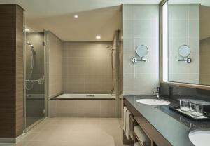 Koupelna v ubytování Renaissance Johor Bahru Hotel