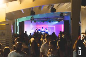 a crowd of people standing in front of a stage at Happy Camp mobile homes in Duca Amedeo Camping Village in Martinsicuro +11 photos