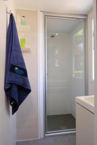 Koupelna v ubytování Happy Camp mobile homes in Castello Camping & Summer Resort + 20 fotografií