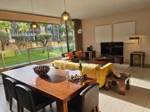 a living room with a table and a couch at Charming apartment Herdade dos Salgados - Vila das Lagoas T2 in Guia