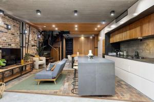 Cuina o zona de cuina de Modern & Stylish 3BR in Redfern