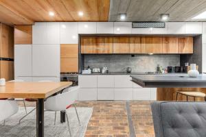 Cuina o zona de cuina de Modern & Stylish 3BR in Redfern