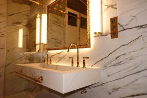 A bathroom at Hotel Continental Palacete