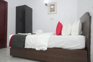 Postel nebo postele na pokoji v ubytování AOTEL HOTEL Ikeja + 24 fotografií