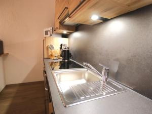 Kuchyňa alebo kuchynka v ubytovaní Apartment Piz Mundin by Interhome