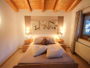 Posteľ alebo postele v izbe v ubytovaní Apartment Piz Mundin by Interhome