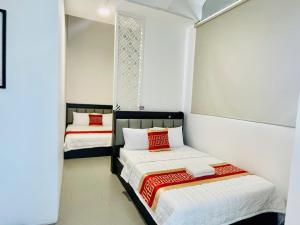 Postel nebo postele na pokoji v ubytování Phú Gia Hotel 99 Đường D1, KDC Him Lam, Tân Hưng, Quận7