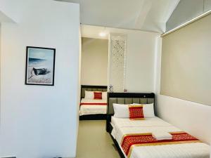 Postel nebo postele na pokoji v ubytování Phú Gia Hotel 99 Đường D1, KDC Him Lam, Tân Hưng, Quận7