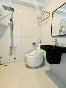 Koupelna v ubytování Phú Gia Hotel 99 Đường D1, KDC Him Lam, Tân Hưng, Quận7