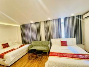 Postel nebo postele na pokoji v ubytování Phú Gia Hotel 99 Đường D1, KDC Him Lam, Tân Hưng, Quận7