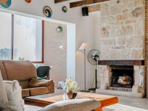 Posezení v ubytování Apartment Pla by Interhome + 30 fotografií