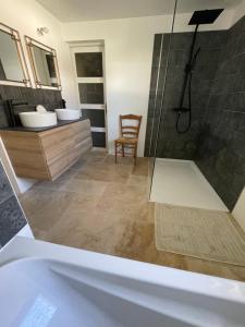 Koupelna v ubytování Le Saule + 15 fotografií