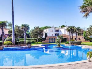 Bazén v ubytovaní Holiday Home Port Pals Village by Interhome alebo v jeho blízkosti