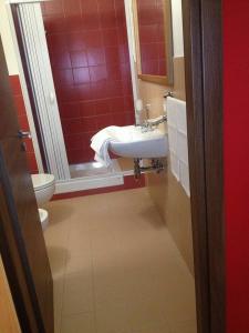 Ένα μπάνιο στο Guest House Caracas +93 φωτογραφίες