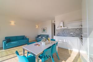 Η κουζίνα ή μικρή κουζίνα στο White Sea House - Trilocale Moderno e spazioso