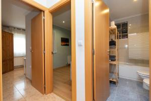 Koupelna v ubytování Casa gratal en sietamo huesca + 22 fotografií