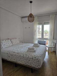 Ένα ή περισσότερα κρεβάτια σε δωμάτιο στο Calas De Cabo Roig