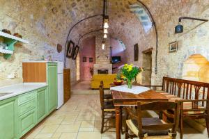 Η κουζίνα ή μικρή κουζίνα στο Villa Svega