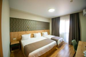 Postel nebo postele na pokoji v ubytování Astana Palace