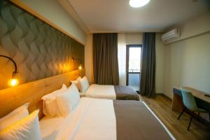 Postel nebo postele na pokoji v ubytování Astana Palace