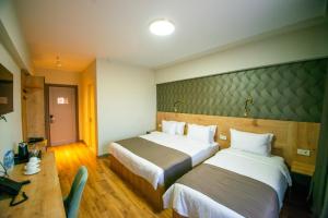 Postel nebo postele na pokoji v ubytování Astana Palace