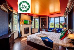 TV a/nebo společenská místnost v ubytování Sapa House Hotel Halal Certified