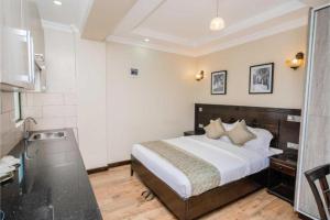 Postel nebo postele na pokoji v ubytování Hemak Suites Hotel