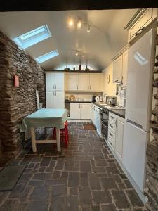 Kuchyň nebo kuchyňský kout v ubytování John's House - Caherdaniel