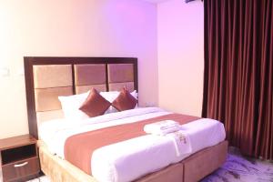 De-Lites Hotel客房内的一张或多张床位