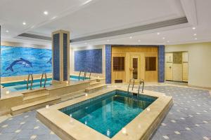 Басейн в Renaissance Sharm El Sheikh Golden View Beach Resort або поблизу