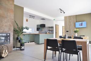 an open kitchen and dining room with a table and chairs at Chalupa pod Cárinkou in Zboj