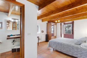 Ένα ή περισσότερα κρεβάτια σε δωμάτιο στο Casa Rural Los Llanillos