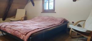 Postel nebo postele na pokoji v ubytování Gurten Galerie Zimmer CLOSE