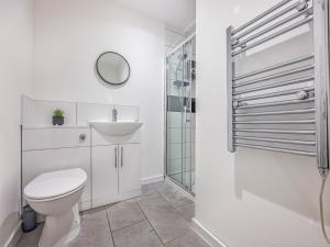 Et badeværelse på Contemporary Modern Studio