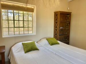 Ένα ή περισσότερα κρεβάτια σε δωμάτιο στο Casa Los Talas La Cumbre Argentina +38 φωτογραφίες