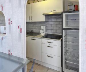 Kuchyňa alebo kuchynka v ubytovaní Studio charmant à Néris-les-Bains - 25 m² avec terrasse